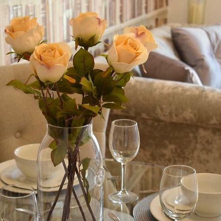Luxury 2 Bed Apartment Witney Dış mekan fotoğraf