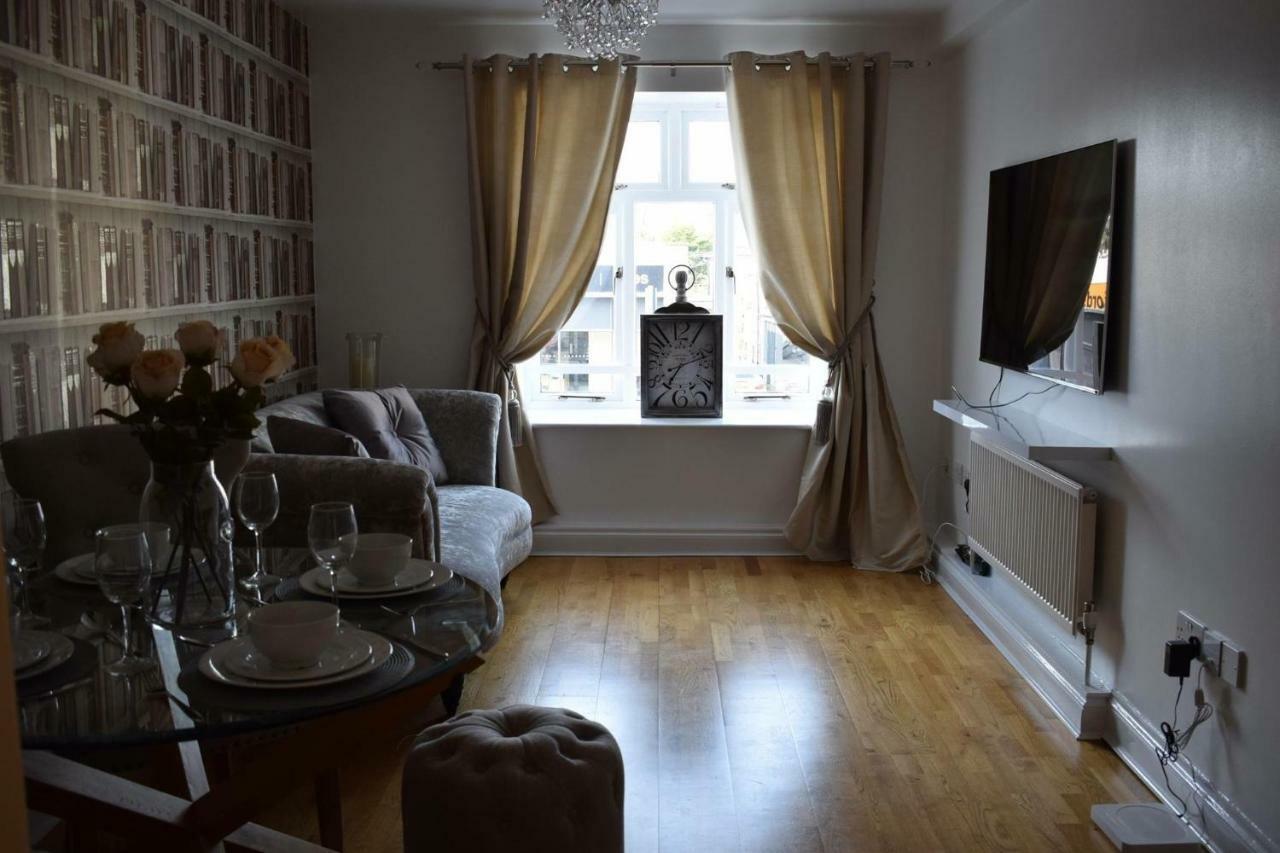 Luxury 2 Bed Apartment Witney Dış mekan fotoğraf