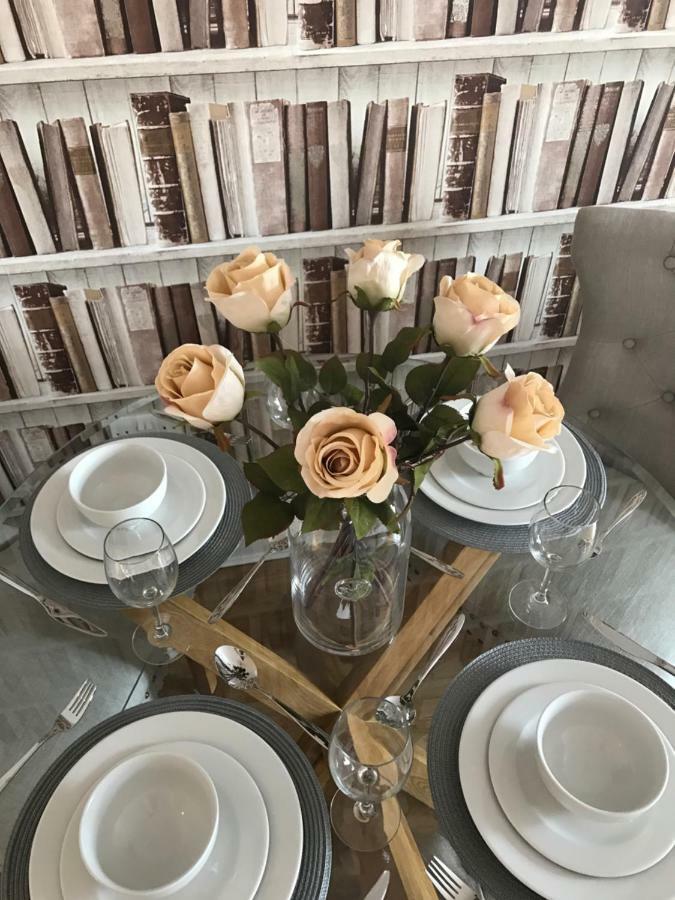 Luxury 2 Bed Apartment Witney Dış mekan fotoğraf