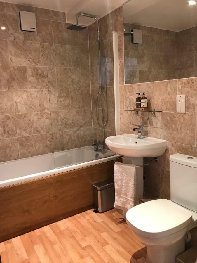 Luxury 2 Bed Apartment Witney Dış mekan fotoğraf