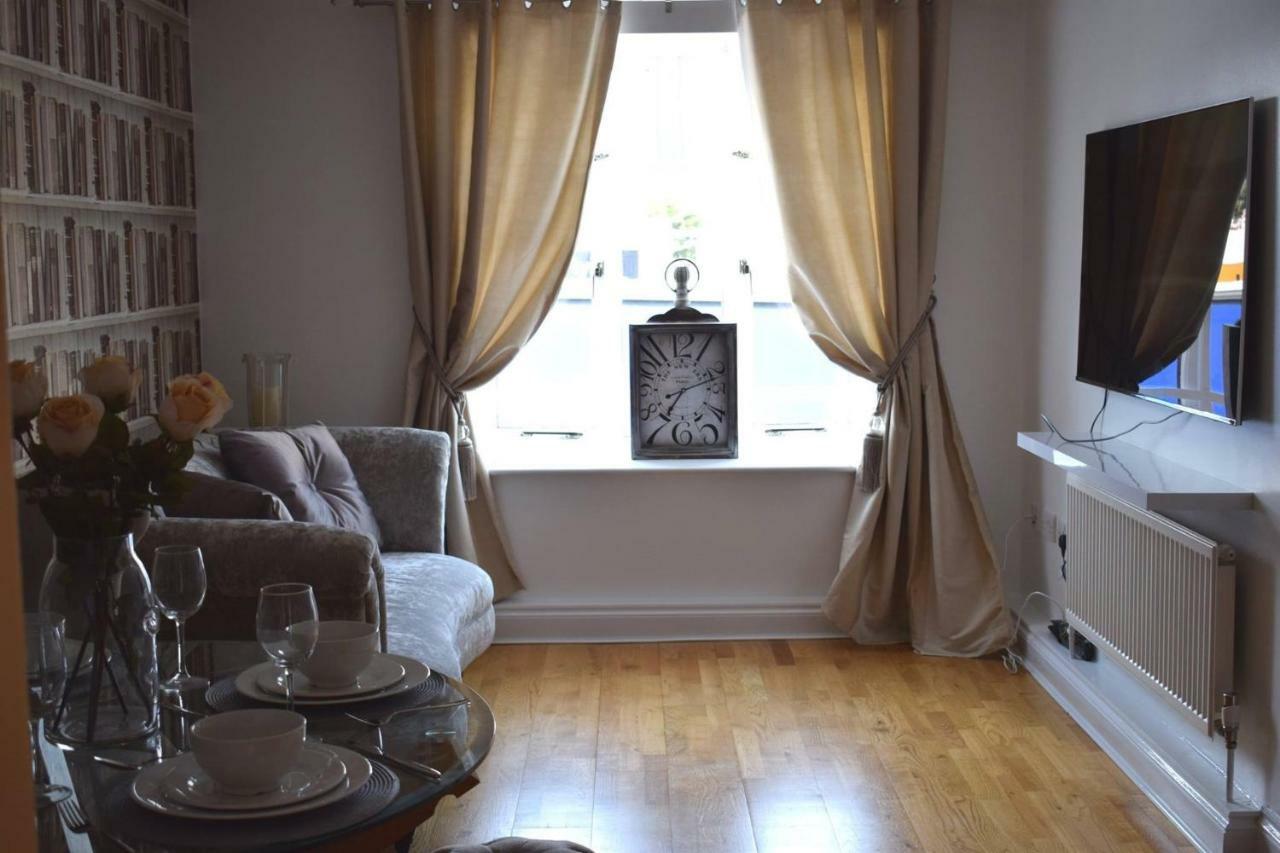 Luxury 2 Bed Apartment Witney Dış mekan fotoğraf