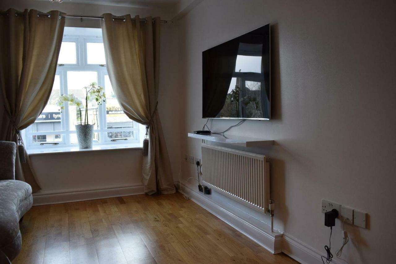 Luxury 2 Bed Apartment Witney Dış mekan fotoğraf